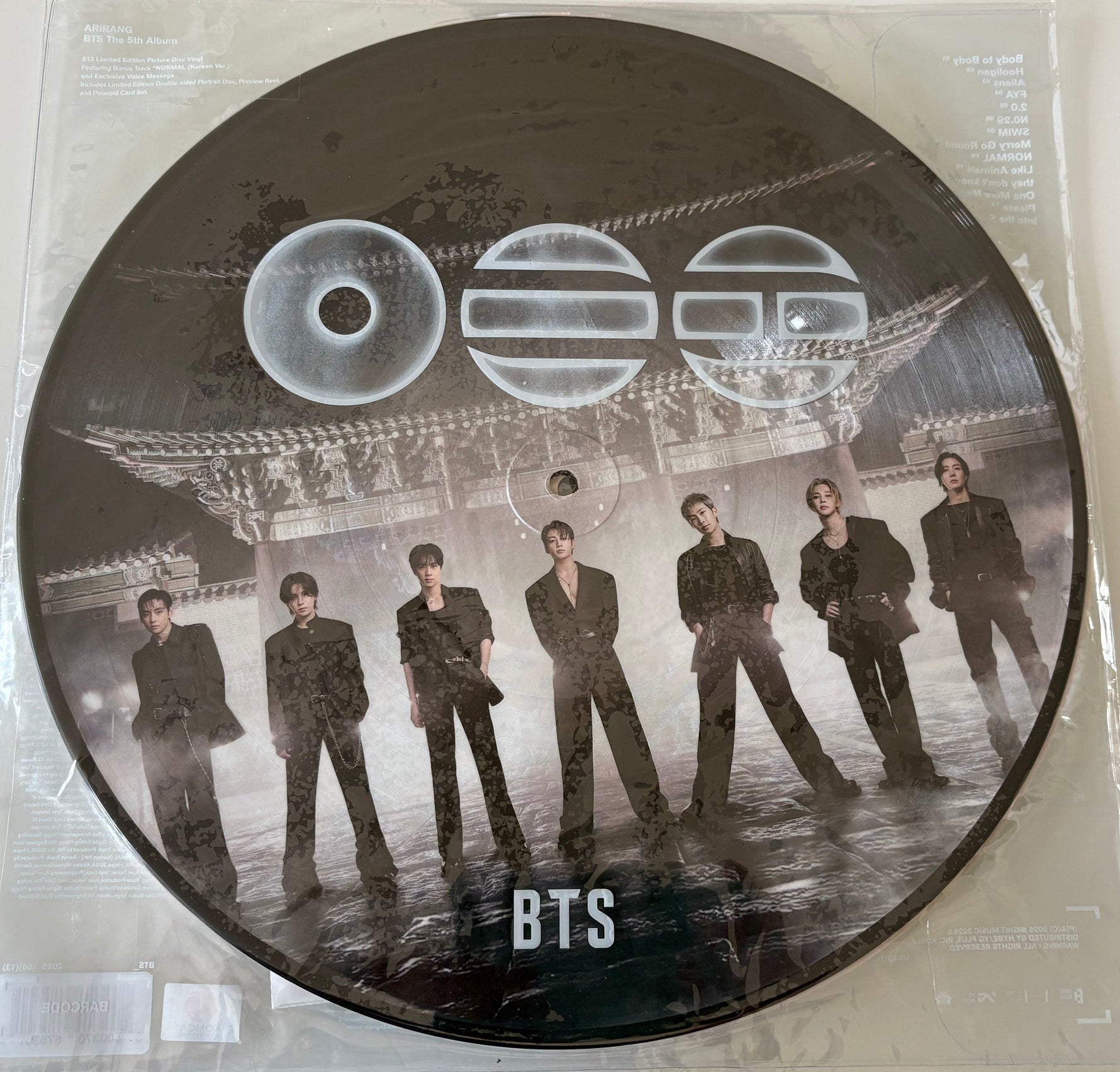ARIRANG (vue principale, scellé) : BTS ARIRANG 613 Limited Edition Picture Disc Vinyl – face A – 7 membres BTS devant temple coréen – 5ème album officiel HYBE 2026