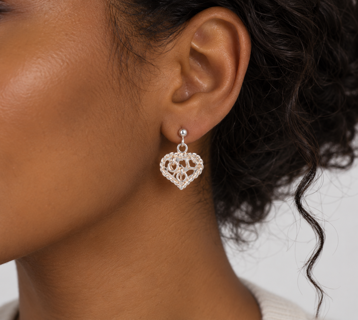 Boucles d’Oreilles Cœur d’Amour en Argent Fait Main – Bijoux Romantiques à Collectionner