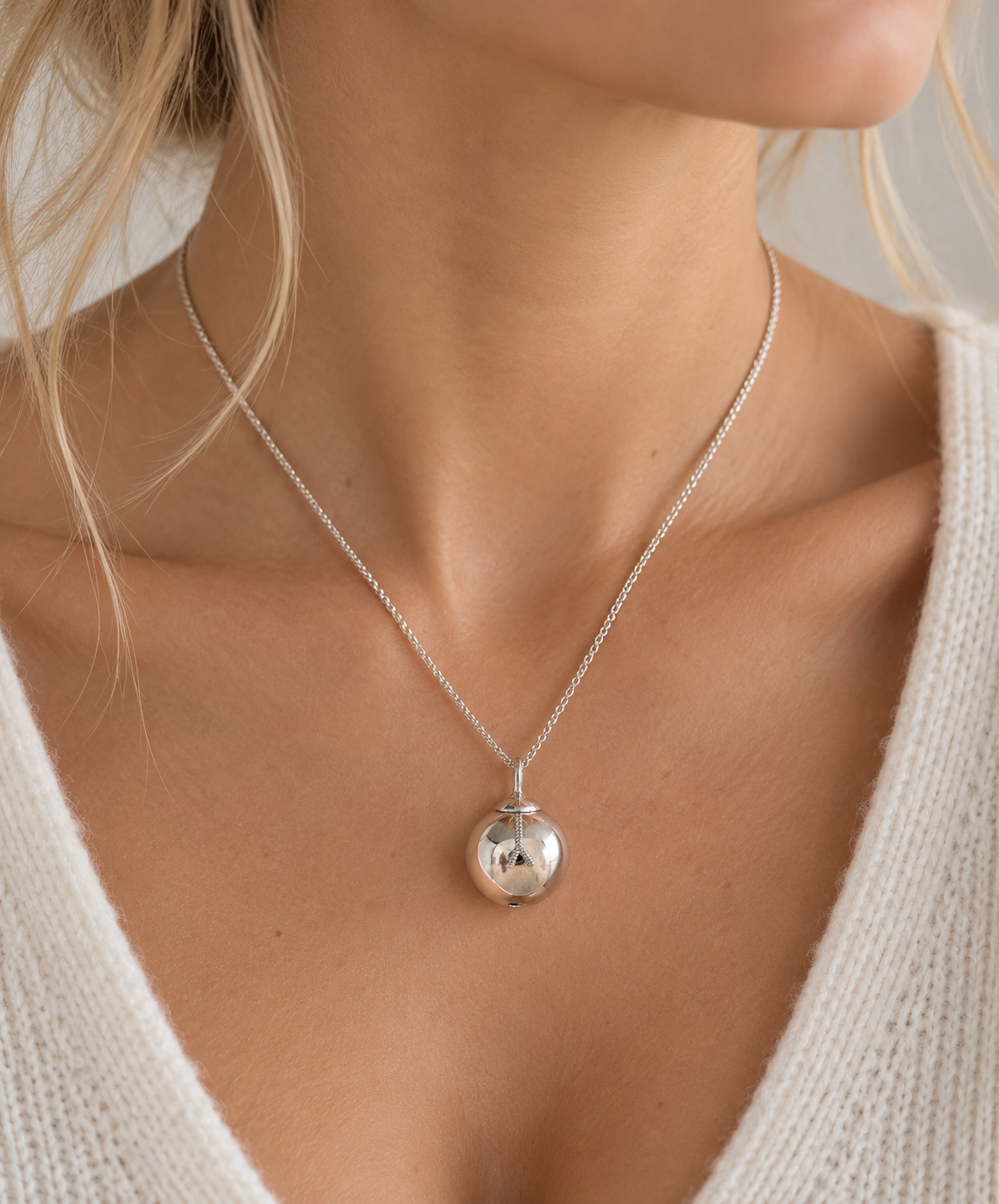 Boule Porte-Bonheur en Argent Fait Main – Bijou Symbolique à Collectionner