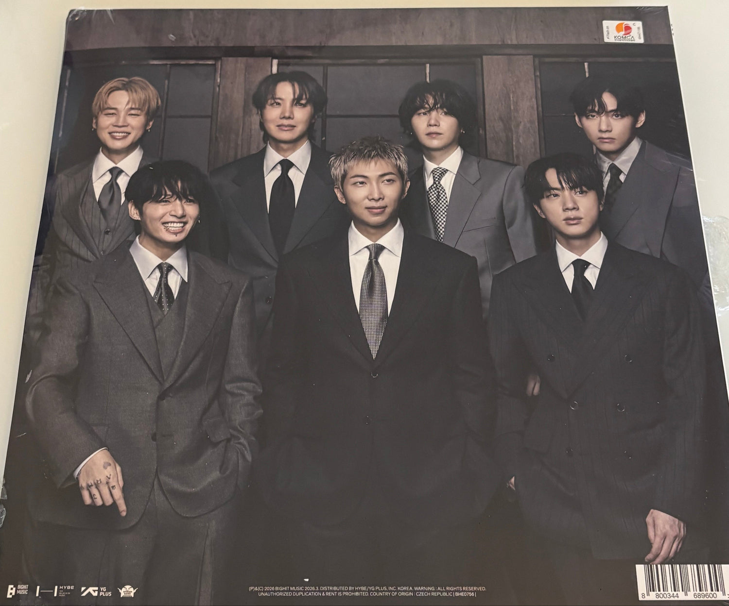 Album Suga format vinyle ARIRANG de BTS derrière 